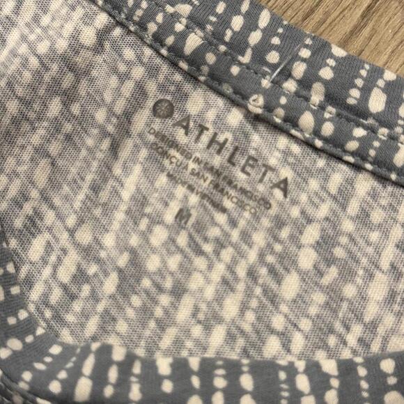 Athleta Women's Patterned Short Sleeve T-Shirt Size Medium - Picture 2 of 2